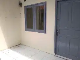 Rumah dikontrakkan di jalan jembatan 2 balekambang jaktim