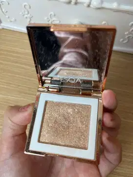 makeup highlighter esqa