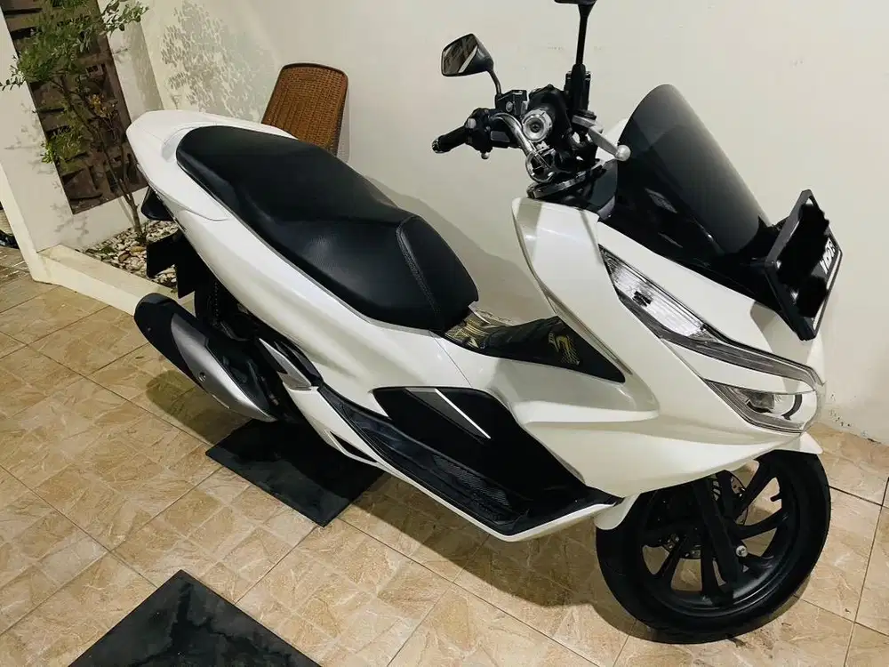 Dijual Honda PCX CBS Putih 2018 KM Rendah Pajak Panjang Mulus !