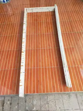 Kusen upvc warna putih