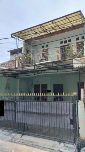Rumah tingkat murah di Harapan Baru Regency dekat stasiun cakung