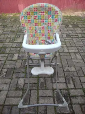 Kursi bayi saat makan