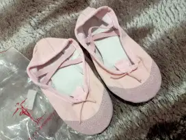 Sepatu balet anak