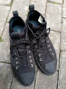 Sepatu Converse full black size 43