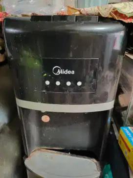 Dispenser Midea galon bawah