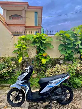 DIJUAL CEPAT MOTOR HONDA BEAT SPORTY WARNA PUTIH TAHUN 2017