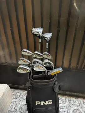 Set stik golf siap turun lapangan