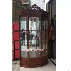 LEMARI CRYSTAL ATAU LEMARI HIAS 3 PINTU KAYU JEPARA UKIR MODERN