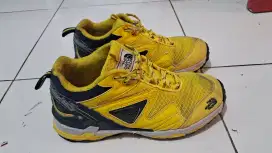 SEPATU GUNUNG TNF YELLOW SIZE 40 2ND PRELOVED