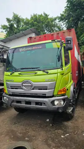 Hino ranger FL 235 JW tronton bok besi 9.8 meter thn 2016 istimewa