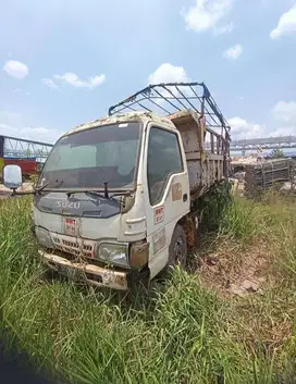 Isuzu dump truck NKR 71 HD E-2-1