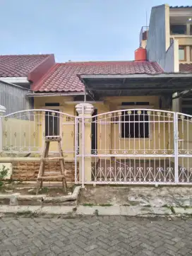 Dijual Rumah di  Metland Transyogi