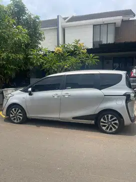 Toyota Sienta V 2016 matic