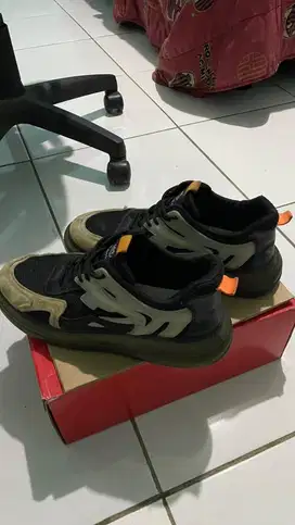 Dijual sepatu merek fasion