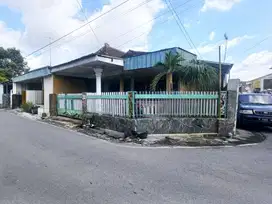 Rumah Hook Luas Strategis Punggawan Solo