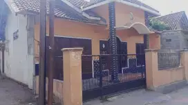 Di kontrakan rumah