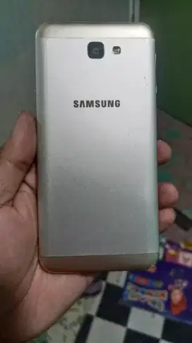 Samsung galaxy on 5 4G 2/16 layar 5 inchi retak normal