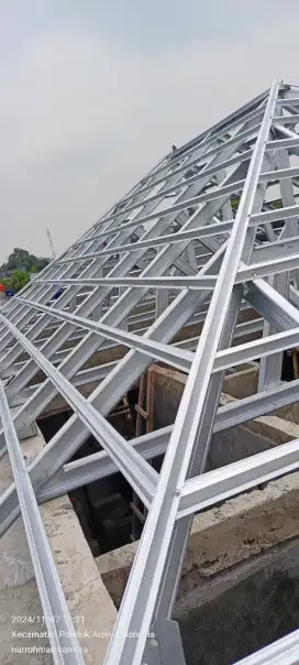 Pemasangan rangka atap baja ringan