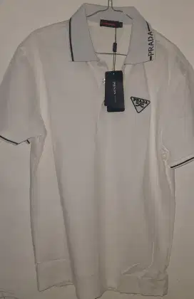 Polo kerah Prada