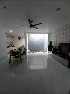 Dijual Rumah Cantik Modernland Tangerang