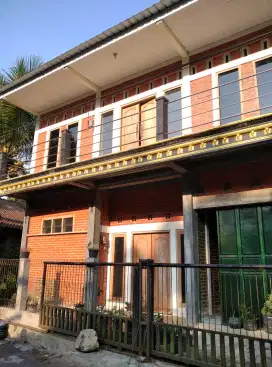 Disewakan rumah 2 lantai murah