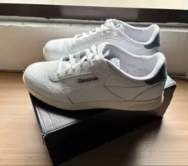 Sepatu Sneakers Reebok Court Advance, Masih Baru, 43