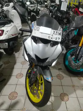 Yamaha R15 150 cc 2022 silver