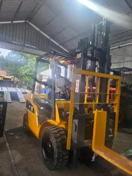 Forklift 3 ton caterpilar diesel