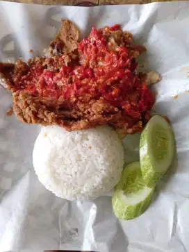 Ayam Geprek Sambal Merah Pakai Nasi Jatiasih