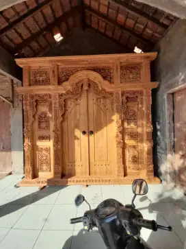 Pintu gebyok kayu jati