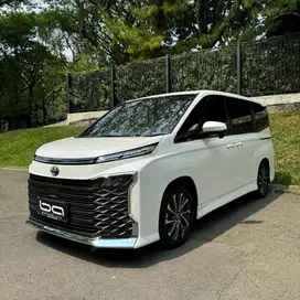 TOYOTA VOXY 2.0 SENSING