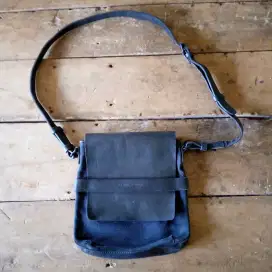 Tas Slempang Armani Exchange