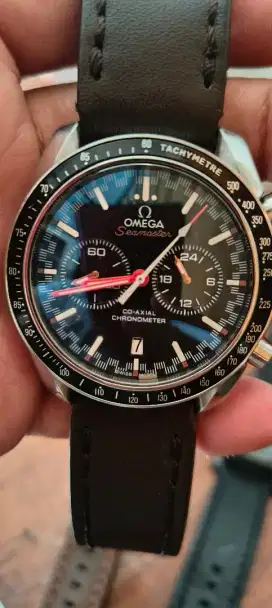 Jam tangan Omega