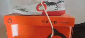 Sepatu futsal ortuseigth