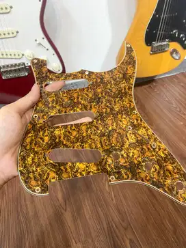 Pickguard Warmoth Guitar yellow tortoise 8-hole