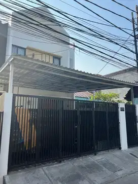 Dijual rumah daerah Utan Kayu siap huni , murah