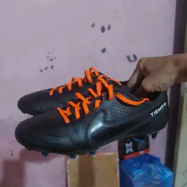 Sepatu Bola Nike Tiempo Legend 9 Academy