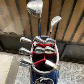 Set stik golf titleist DCI 990 siap turun lapangan