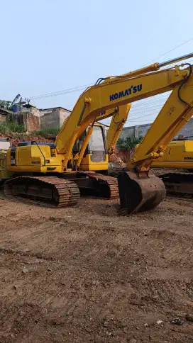 Komatsu PC200-7 Excavator Beko Siap Kerja Unit Rekondisi Bukan SANNY