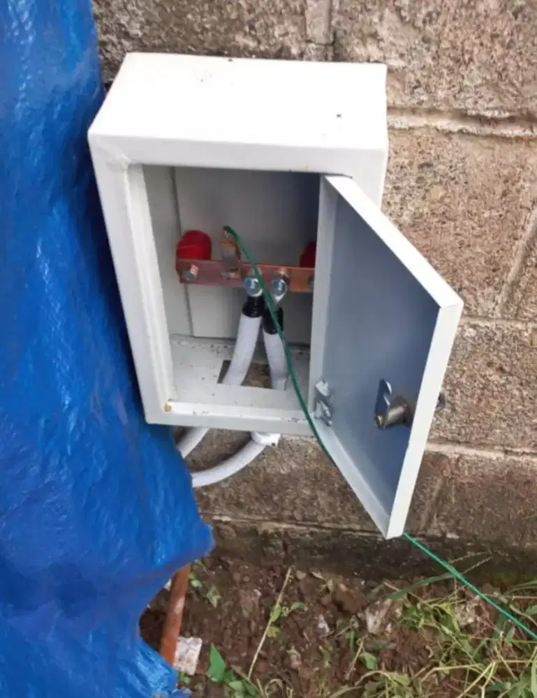 pasang  penangkal petir konvensional dan radius elektrostastik