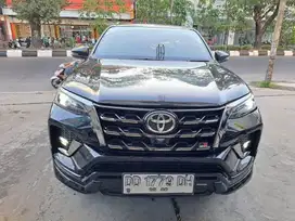 berGARANSI 2th resmi Toyota Fortuner 2.8 GR Sport 2023 trd pajero 2022