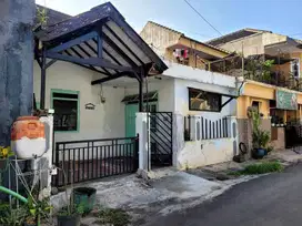 Disewakan Rumah Asri , Jl. Danau Tondano Dekat Sulfat Kota Malang