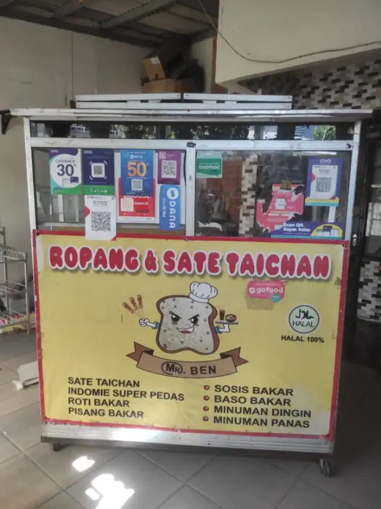 Etalase untuk keperluan usaha