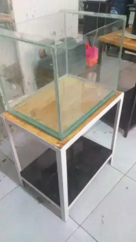 aquarium ukuran 60×40×40cm tinggi meja 50cm , koi, lohan, arwana