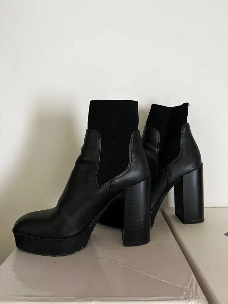 Sepatu boots H&M size 35 good condition