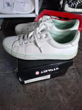 Sepatu Airwalk rayne good condition size 38