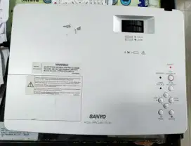 Proyektor Sanyo plc xw200