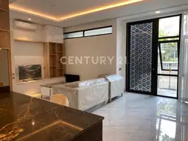 Rumah Paviliun Desain Chic Dekat Pusat Bisnis Kuningan