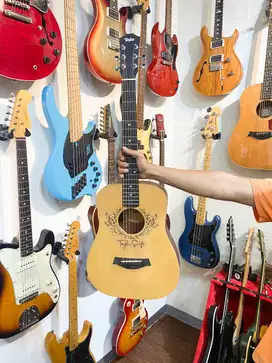 Taylor Swift Baby Taylor TSBT Acoustic Guitar