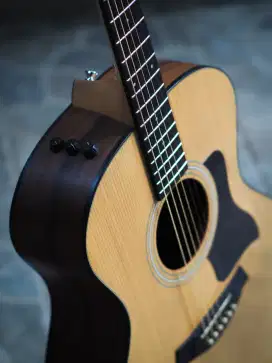 Gitar akustik Taylor